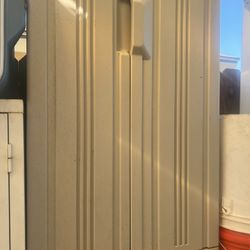 2 Plastic Storage Sheds