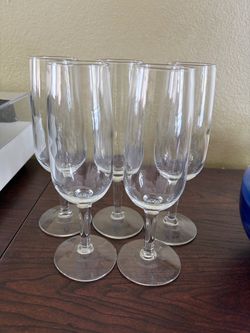 Set of 5 Clear Glass Champagne Flutes