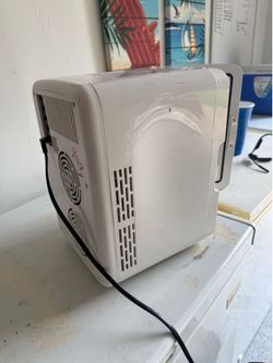 Cooluli Infinity-10L Thermoelectric Mini Fridge — Hot & Cold — AC/DC — Used