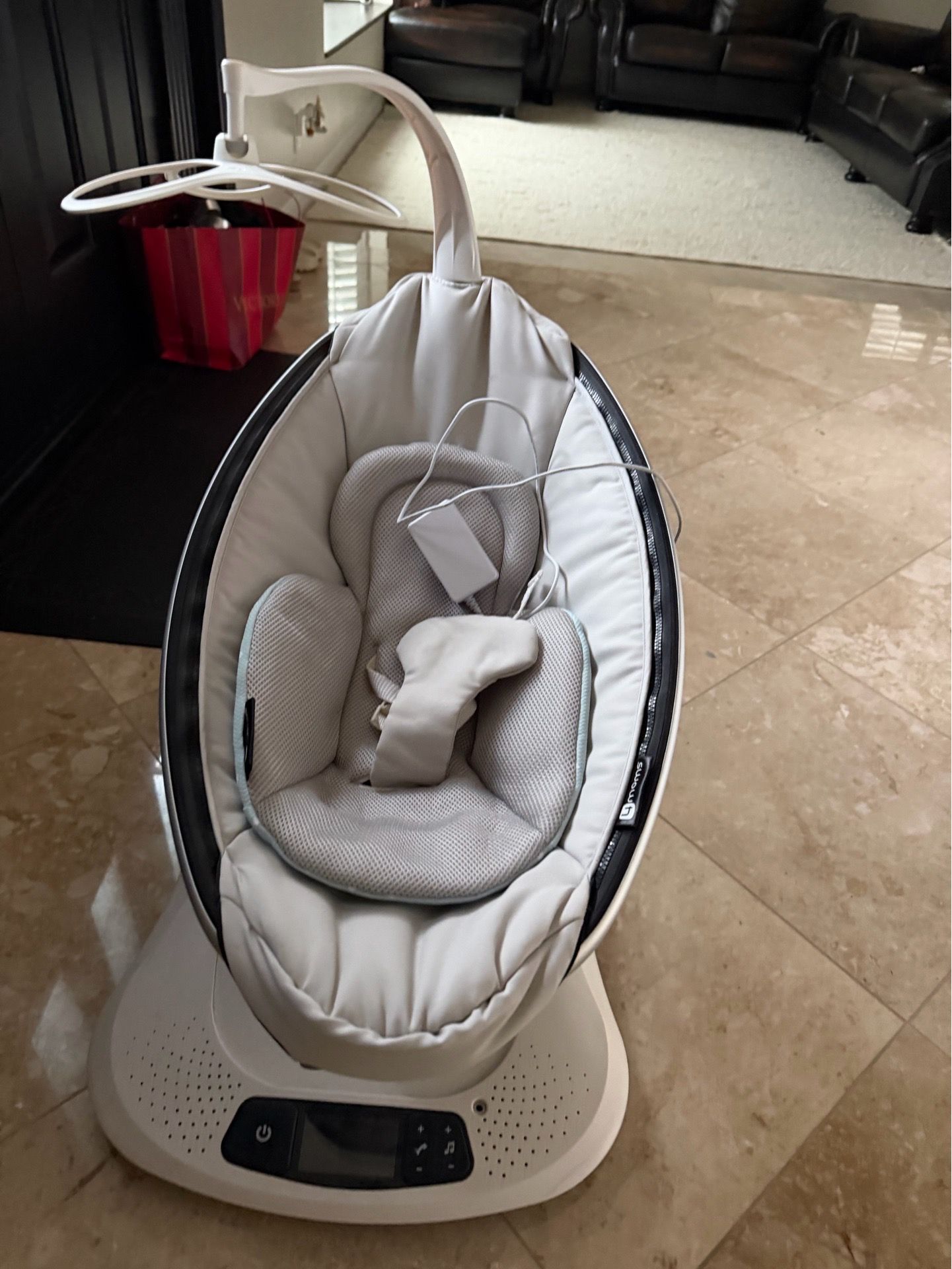 4moms mamaRoo Baby Swing – Excellent Condition