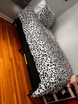 Twin bed with frame