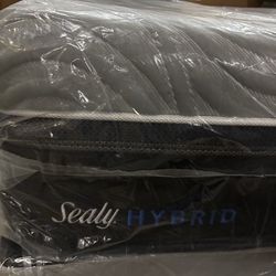 New Sealy Posturepedic hybrid luxury mattress $2199 in stores