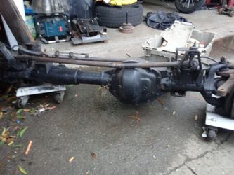 Dana 60 front axle .from dodge 2500 ...85,00 miles