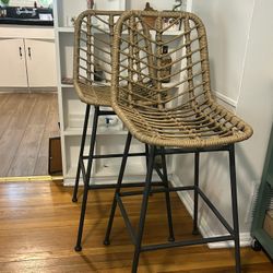 2 Wicker Chairs / Stools