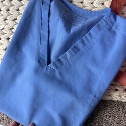 Figs (Casma 3 pocket scrub top) 