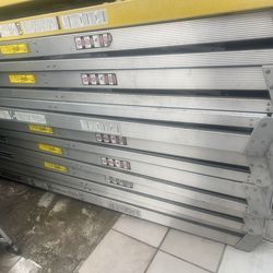 Escaleras de ocho pies de aluminio, Heavy, Duty 300 libras nuevas $125 cada una Escaleras de ocho pies de aluminio, Heavy, Duty 300 libras nuevas $125