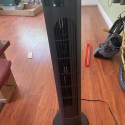 Standing tower fan with remote control