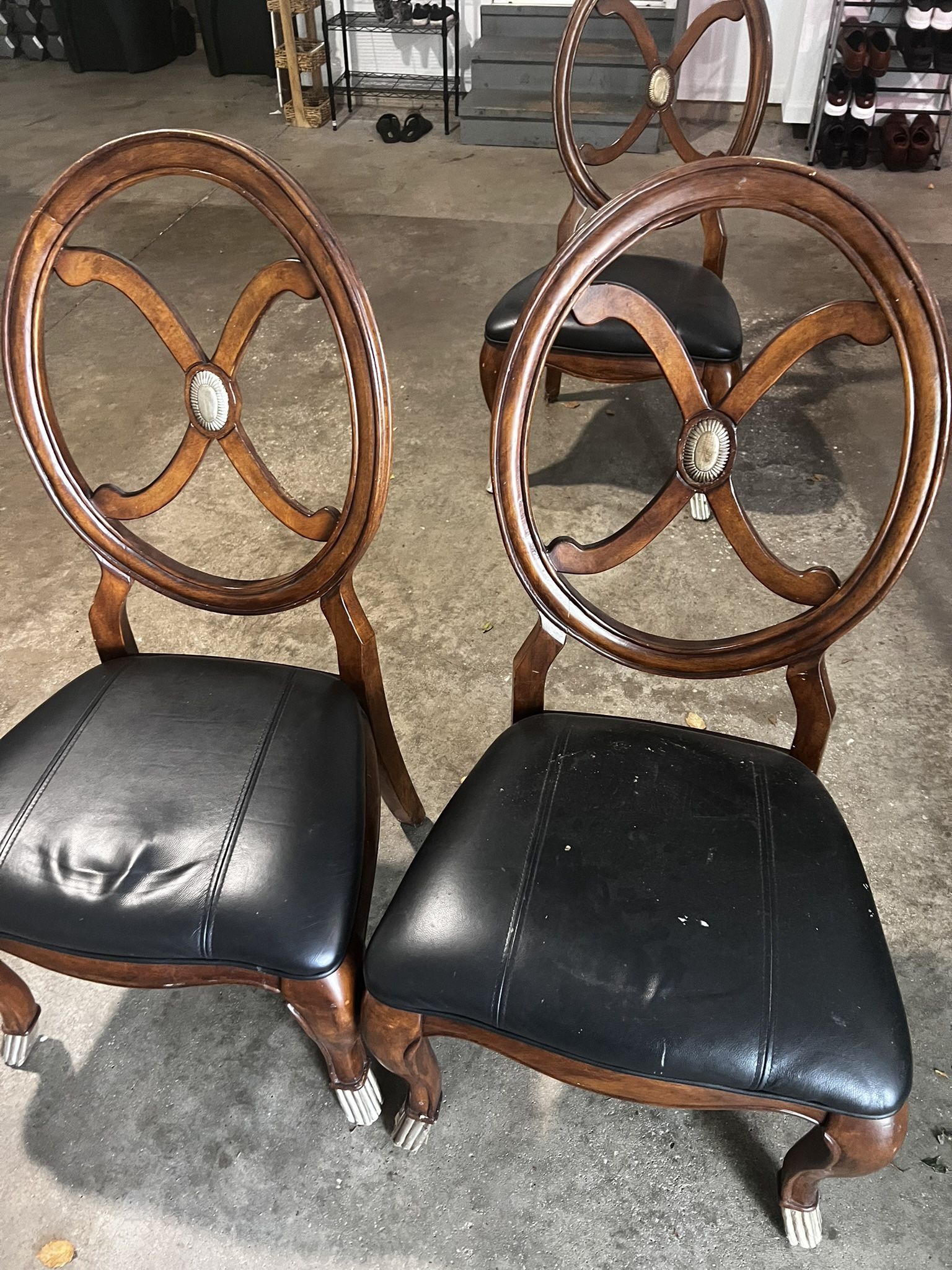 Wooded Dining Room Table And Chairs
