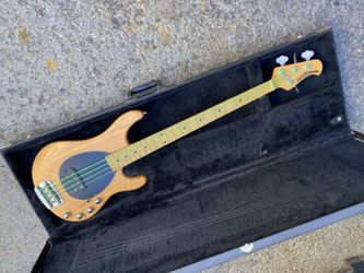 1996 Music Man Sterling 4-String Active Bass with hard Case