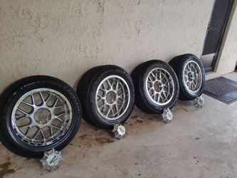 4 LEXLINI Tires /Size 275/55 R20  / 117VXL /M+S   / 4 Moto Metal  Rims chrome