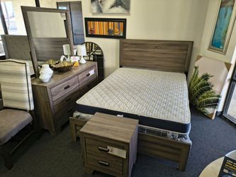 4 Piece Queen Size Bedroom Set