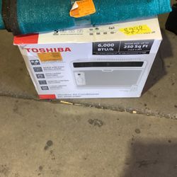 Toshiba 6,000 BTU 115-Volt Window Air Conditioner with Remote in White