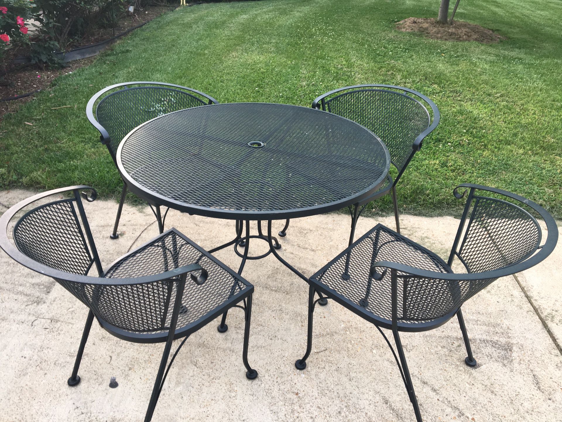 Patio set table and 4 chairs