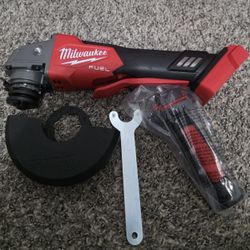 Milwaukee
M18 FUEL 18V Lithium-Ion Brushless Cordless 4-1/2 in./5 in. Grinder with Variable Speed & Paddle Switch (Tool-Only)