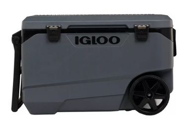Igloo Latitude 90 Quart Rolling Cooler