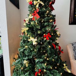 Christmas Tree Pre Lit 7ft Long