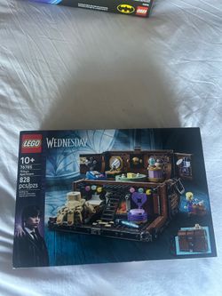 LEGO Wednesday Thing's Apartment 76785 Set 828