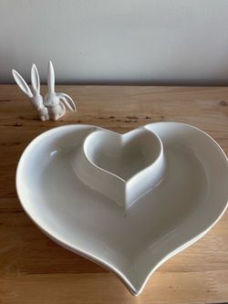 Two Love plates + bunny decor