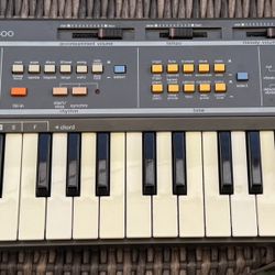 Vintage Keyboard Realistic Concertmate 600