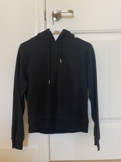 SIMPLE BLACK HOODIE