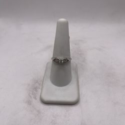 14kt Gold Engagement Style Ring w/ Dia Chips And Elegant Design 