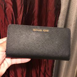mini Michael Kors Chain wallet . for Sale in West Sacramento, CA - OfferUp