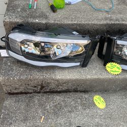New 02-05 Dodge Truck Head Lights 