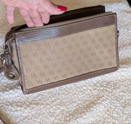 Dooney & Bourke crossover purse
