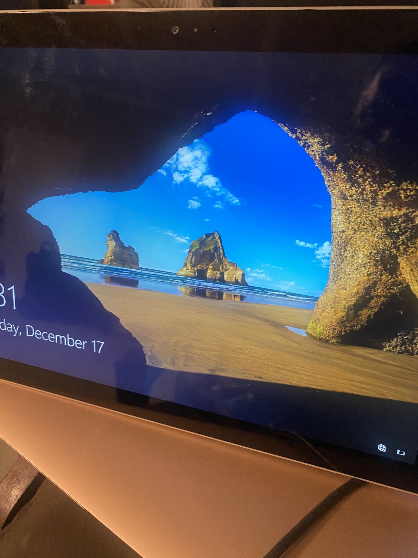 Microsoft Surface Pro 4 128gb small crack