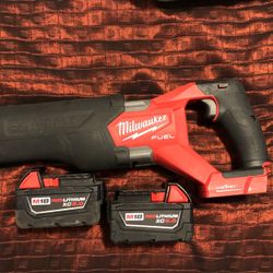 Milwauke M18 Fuel  Brushless One Key Saw Zall + 2  Bateries 5.0