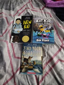 Three three kids novels / graphic novels fine condition