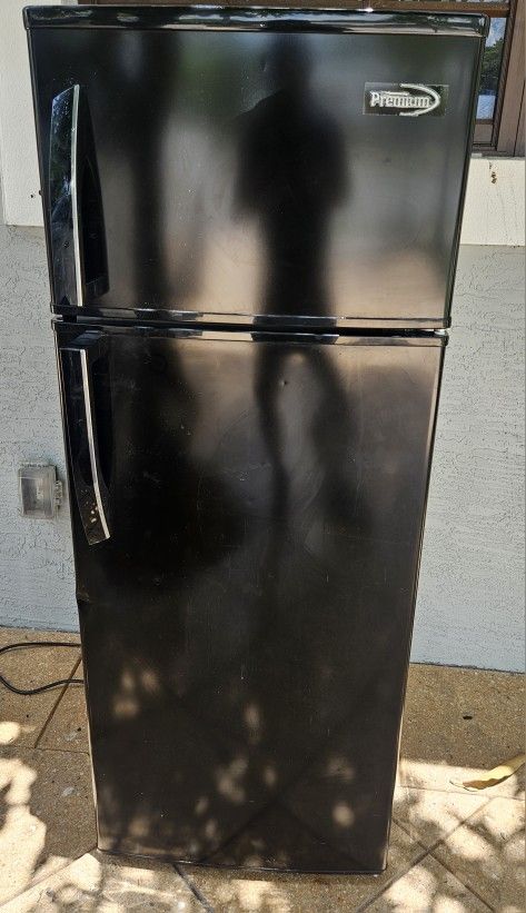 Refrigerator In Excellent Condition 