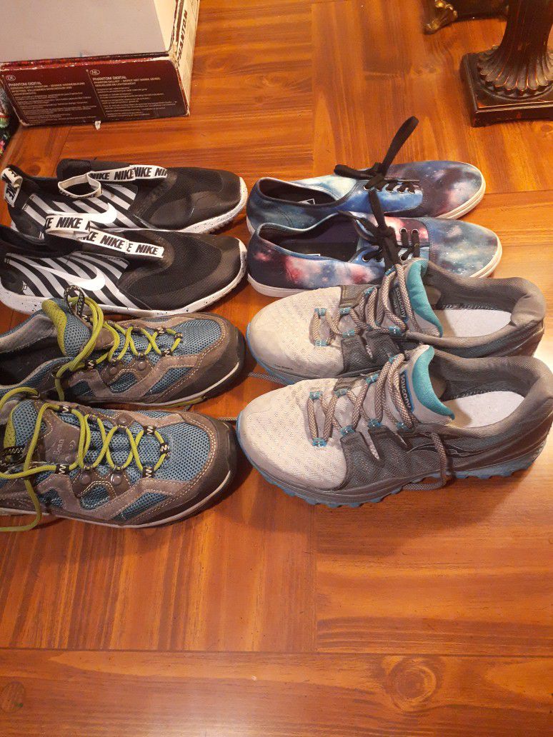 4 Pairs Of Sneakers  Nike .vans.L.L.Bean.saucony 