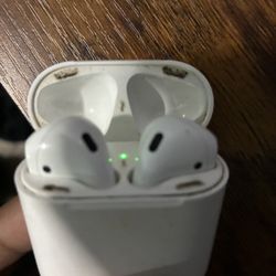 2 AirPods 