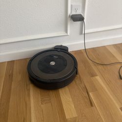  iRobot Roomba Vacuum