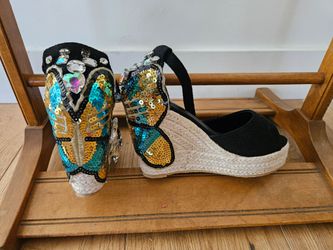 Womans shoes wedge. Size 6