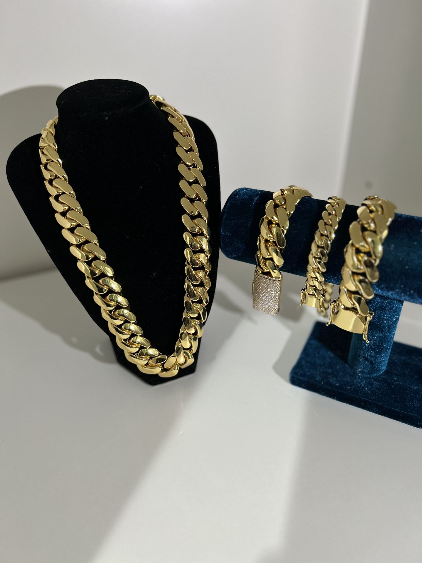 Miami Gold Cuban Link Chain 18k Gold Plated | 20mm - 24inch
