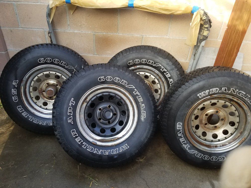 Truck rims with center caps complete set