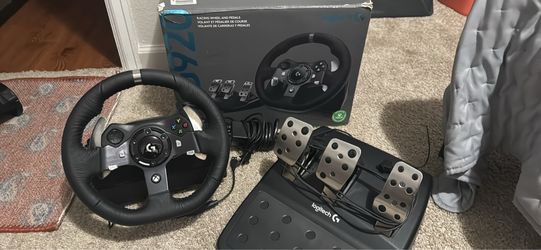 Logitech G920 Racing Wheel and Pedals