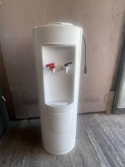 Hot and cold water dispenser