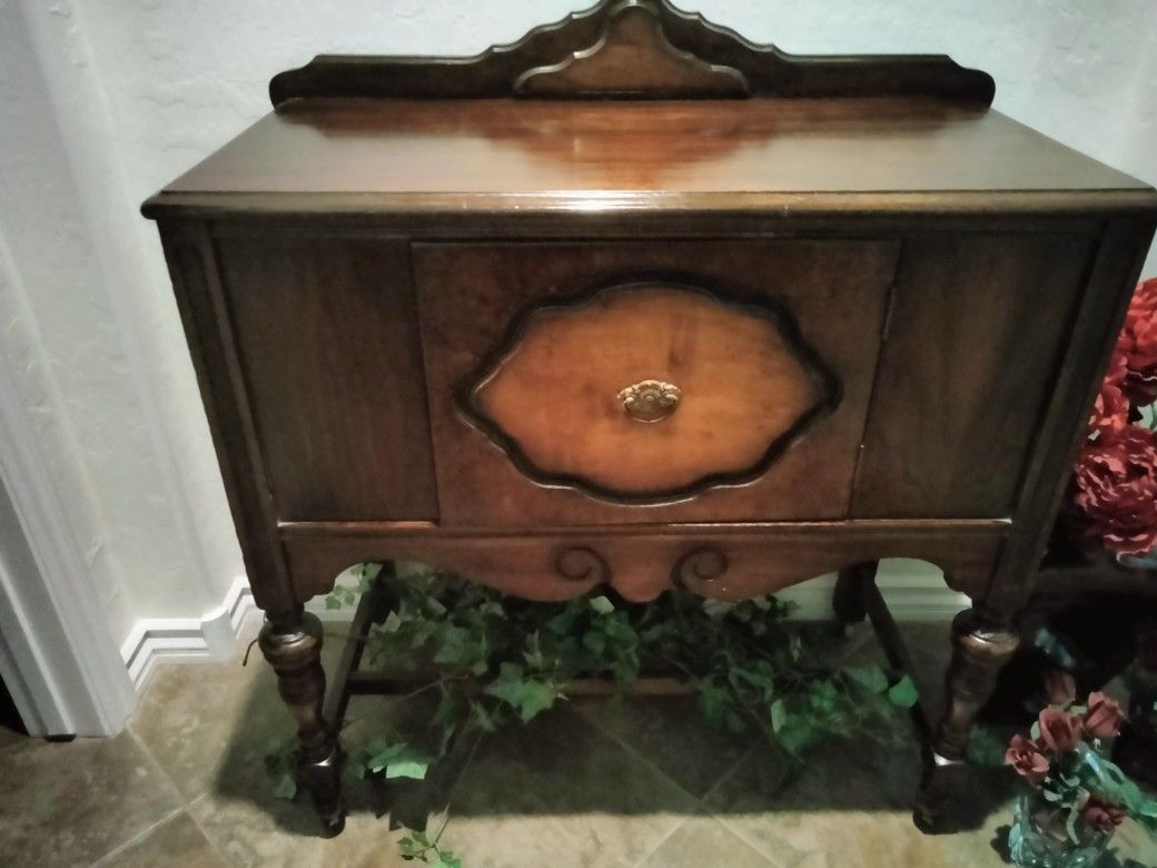 Hutch Wood Wheels Door Works Perfect 