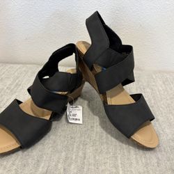 Brand New Me Too Women’s size 7.5 Wedge Sandal Shoe - Simi Valley