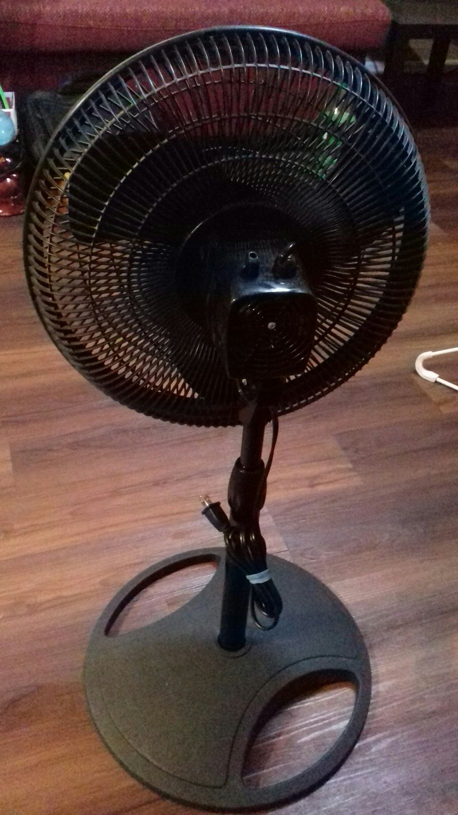Lasko 16 Oscillating Pedestal Stand 3-Speed Fan, Model #S16500, Black for  Sale in Tempe, AZ - OfferUp