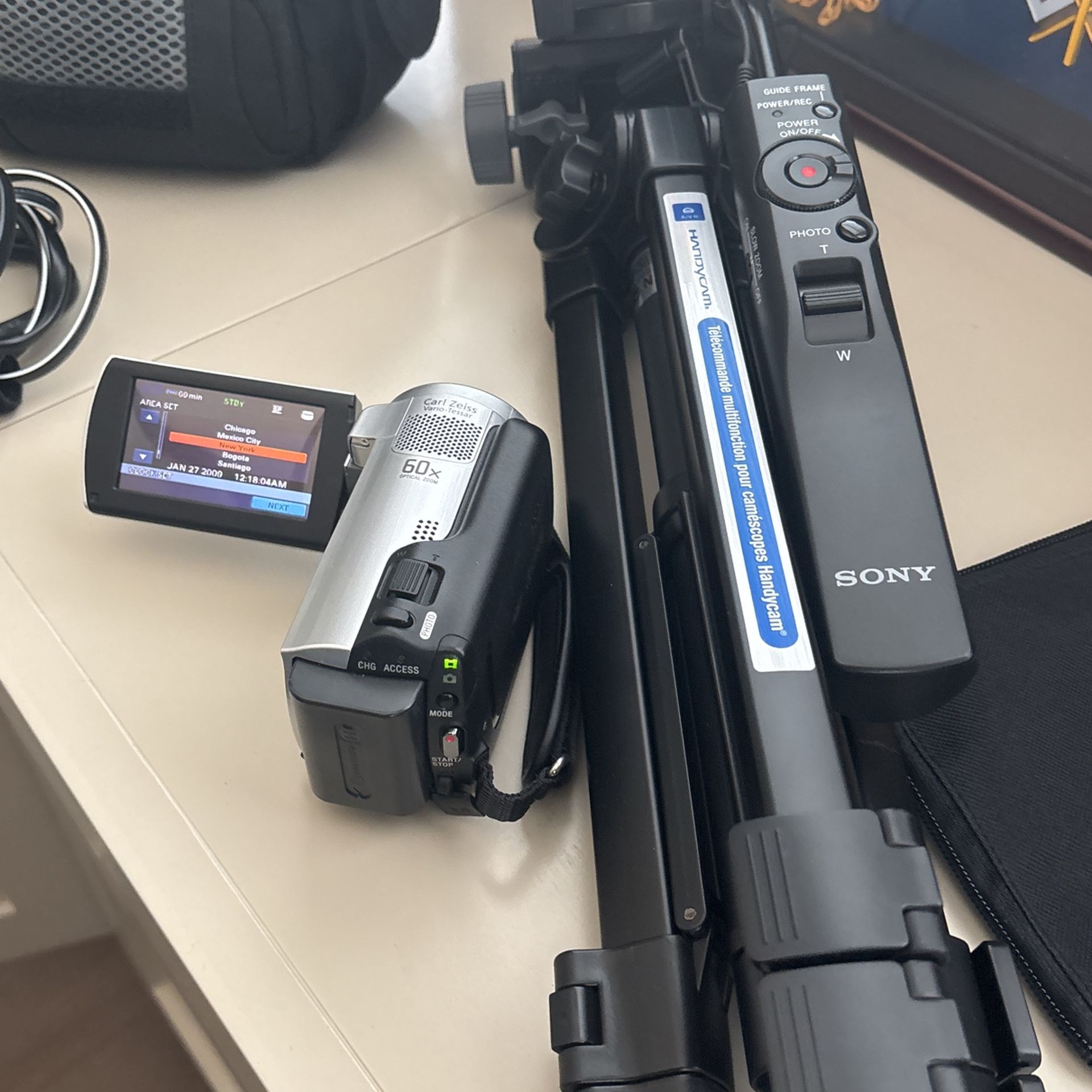 Sony HDD HandyCam 2000x Zoom w Tripod