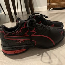 PUMA Bkack Sneakers Size 8.5 Woman / UK 6