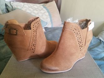 Caramel Wedges Size 9, Brand New..