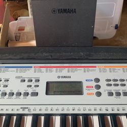Yamaha Keyboard 