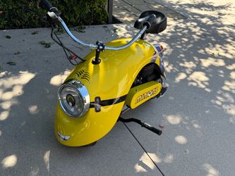 Fusconeta "Volkspod" mini bike custom-painted in a Minions theme