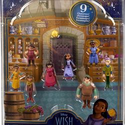Mattel Disney Wish Toys, The Teens Mini Doll Set, 8 Posable Dolls & Star Figure, Signature Outfits Inspired by the Movie