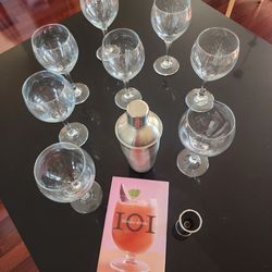 7 margaritas goblet with cocktail shakes and book